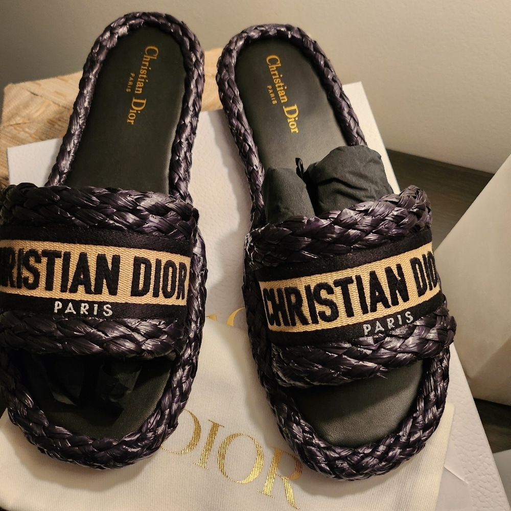 Authentic! CHRISTIAN DIOR Raffia Embroidered Dway Mule.